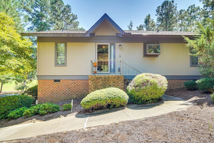 Pinehurst Home: Fire Pit BBQ + Golf Course View!