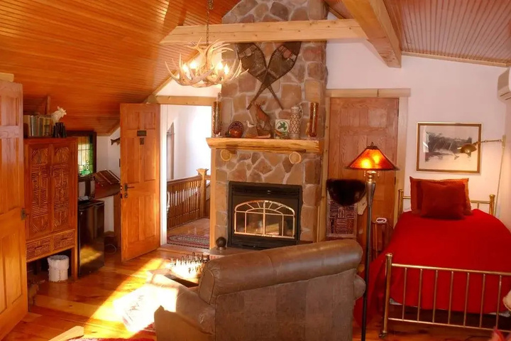 White Pillars Lodging
