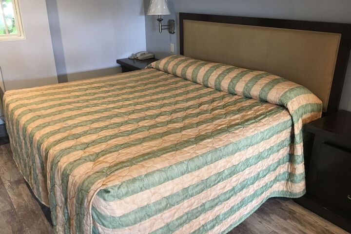 Bellflower Travel Inn