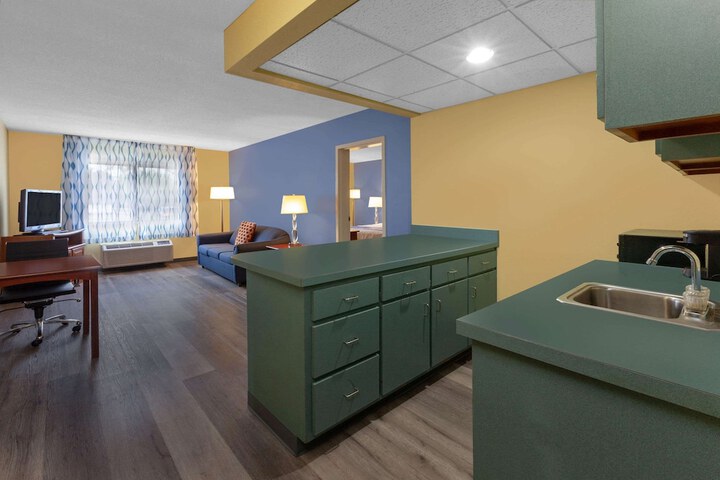 Room 12 of 18