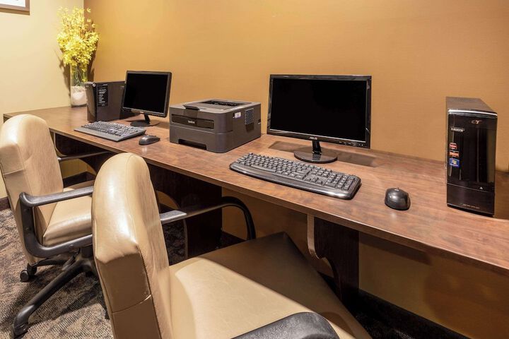 Business Center 83 of 84