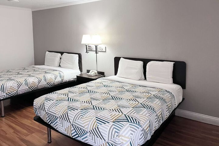 Room 10 of 15