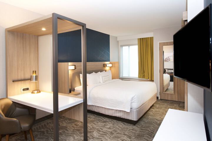 Room 13 of 27
