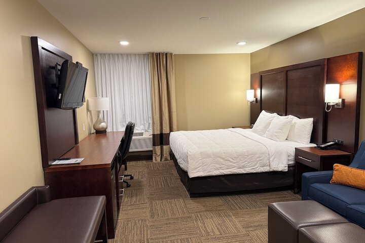 Giles Hotel Inn & Suites