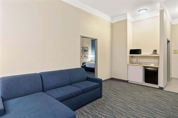 Room 25 of 46