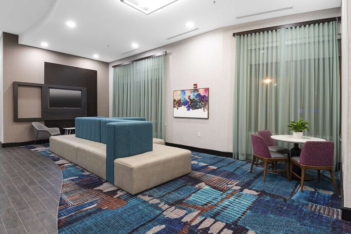 Hampton Inn & Suites Raleigh Downtown