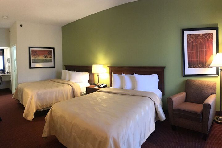 Room 32 of 61