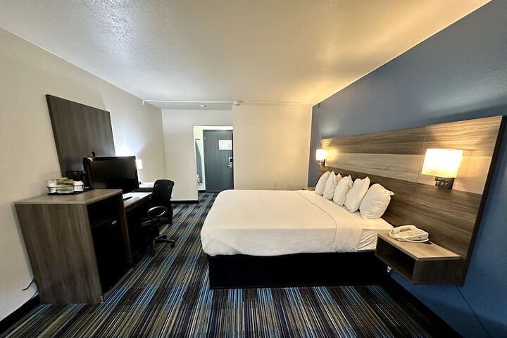 Room 9 of 15