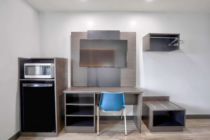Room 15 of 25