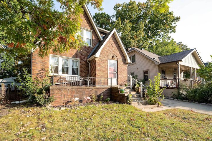 Ferndale Apartment w / Yard - Near the Detroit Zoo!