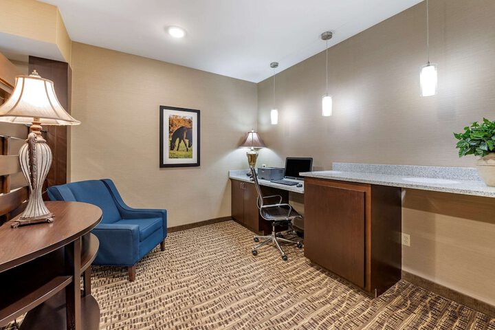 Business Center 50 of 51
