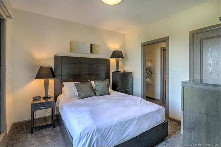 Room 10 of 16