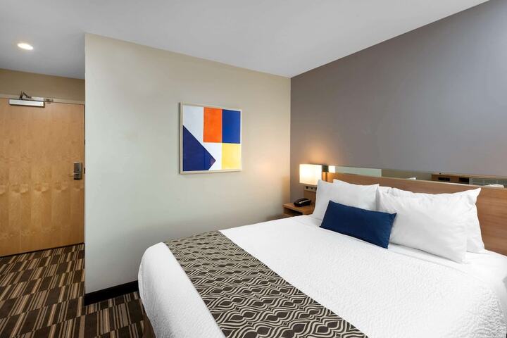 Room 11 of 25