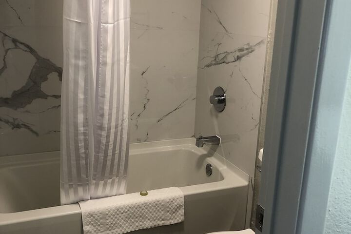 Room 35 of 38