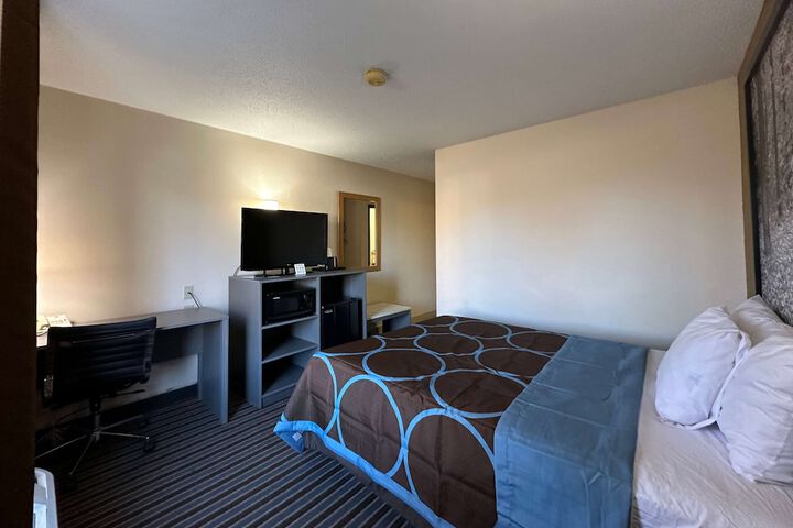 Room 14 of 35