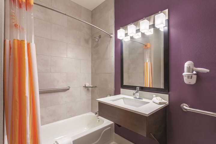 La Quinta Inn & Suites by Wyndham Hopkinsville