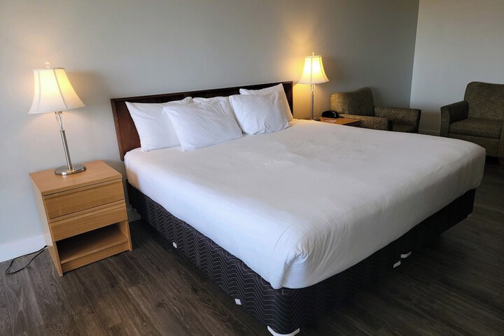Room 28 of 127