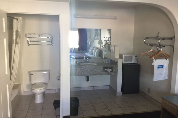 Room 10 of 26