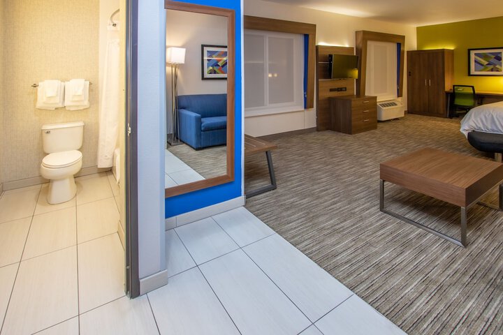 Room 43 of 135