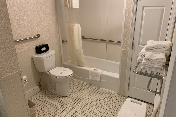 Super 8 by Wyndham Sturbridge