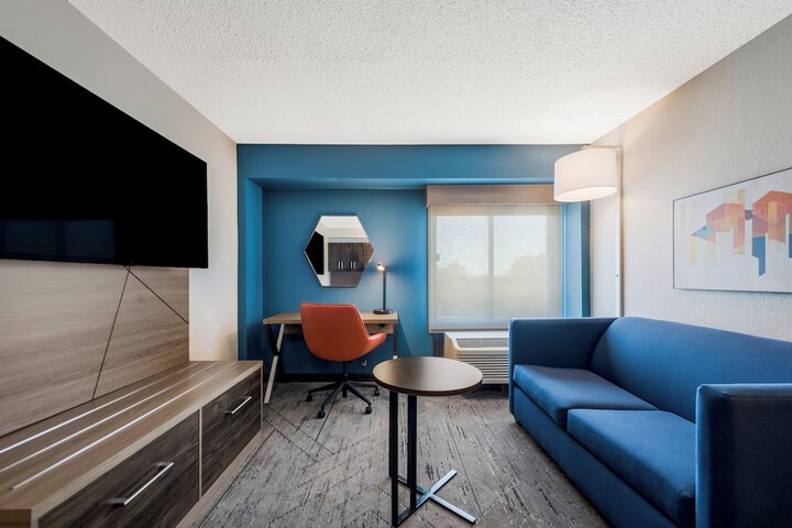 Holiday Inn Express Hampton - Coliseum Central by IHG