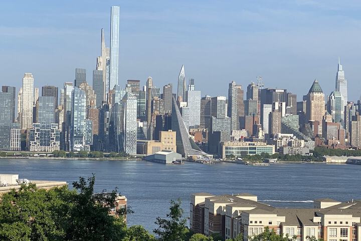 1 Lovely 2 Bedrooms Rental in West New York Nj