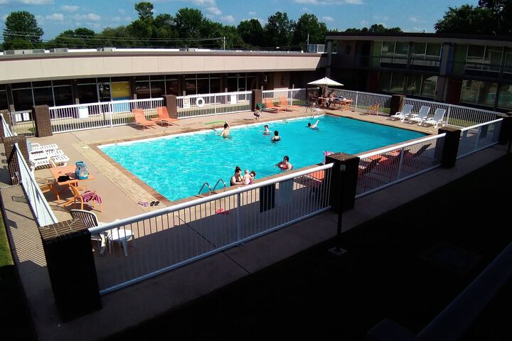 RIVER ROCK INN