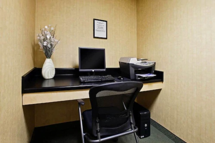 Business Center 114 of 128