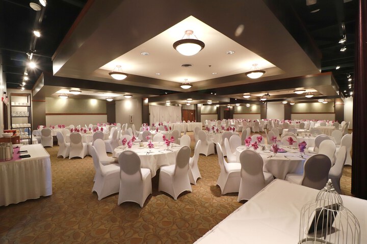 Ballroom/Hall 79 of 92