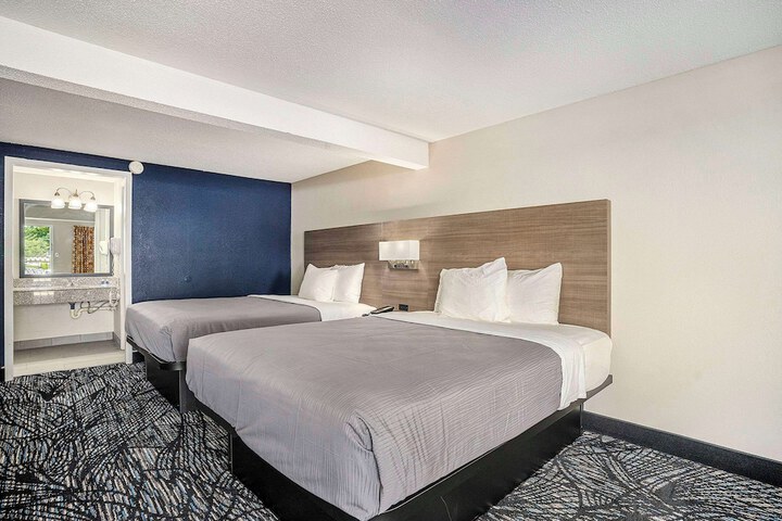 Room 21 of 38