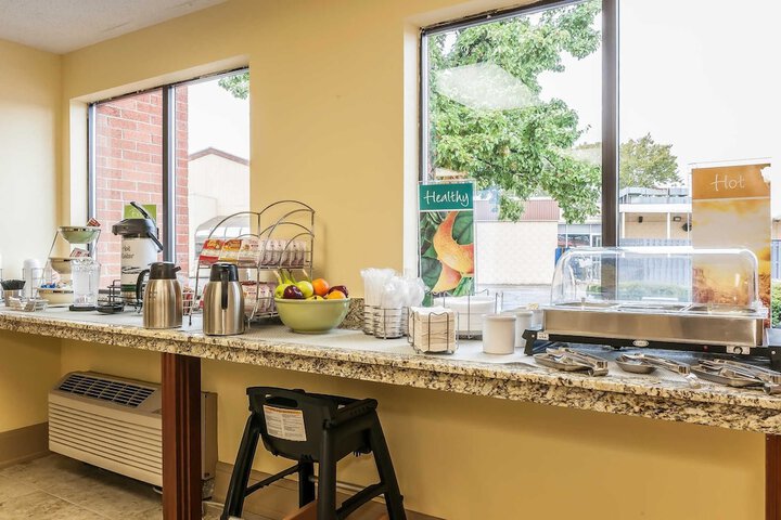 Breakfast/Coffee Service 20 of 30