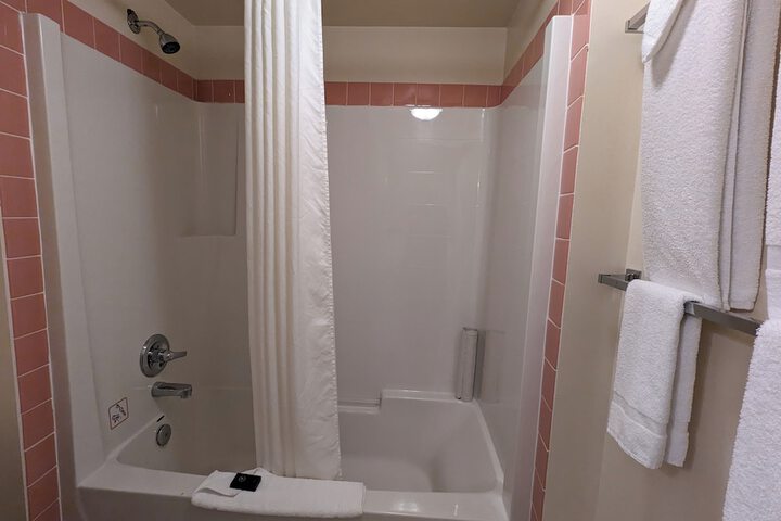 Room 40 of 82