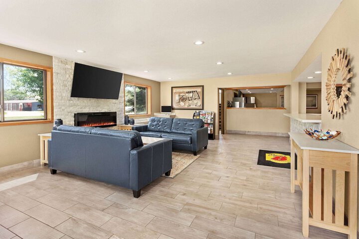 Super 8 by Wyndham Ankeny / Des Moines Area