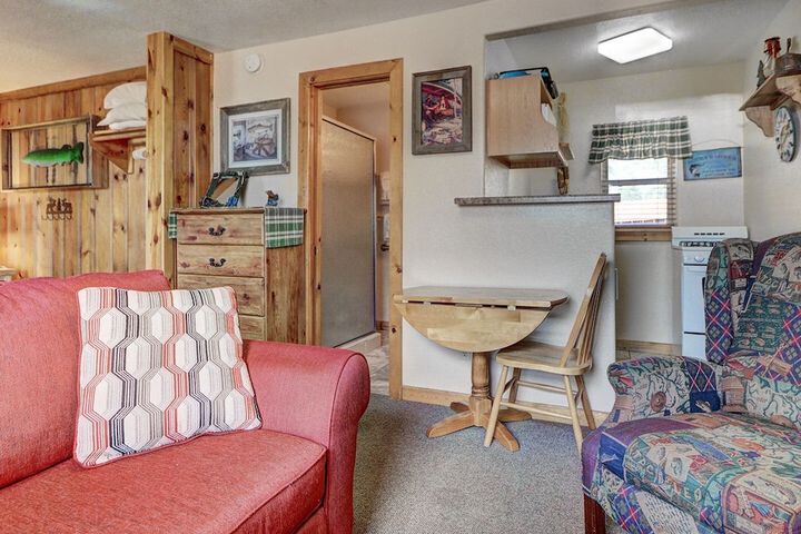 Eagle Fire Lodge & Cabins