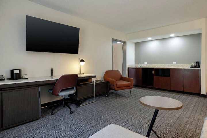 Courtyard by Marriott North Charleston Airport / Coliseum