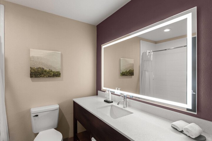 La Quinta Inn & Suites by Wyndham Fayetteville