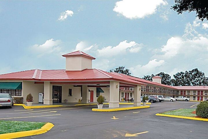 Northeast College Inn