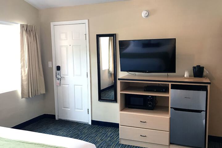 Room 33 of 47