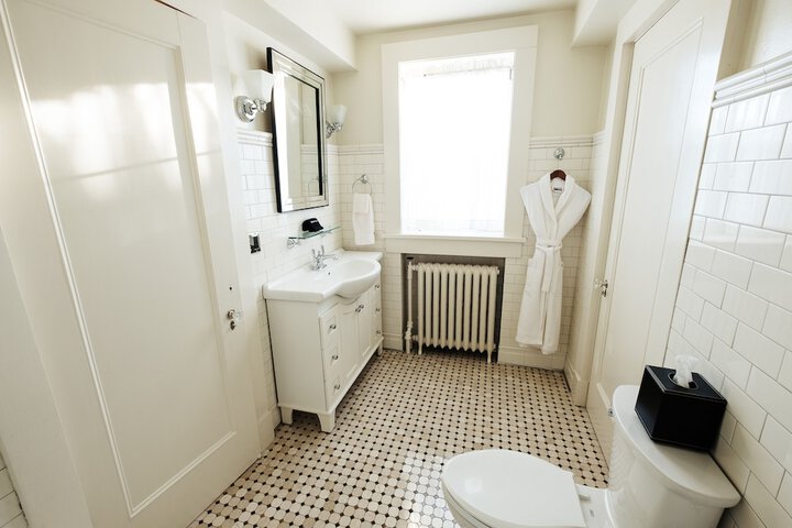 Room 34 of 62