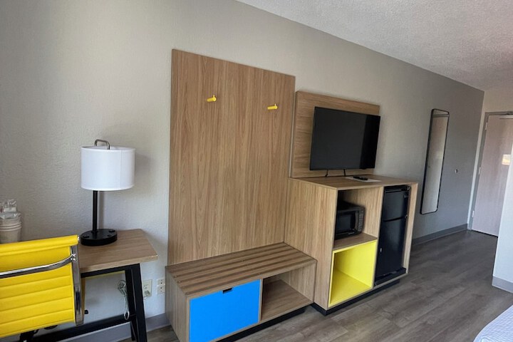 Room 15 of 54