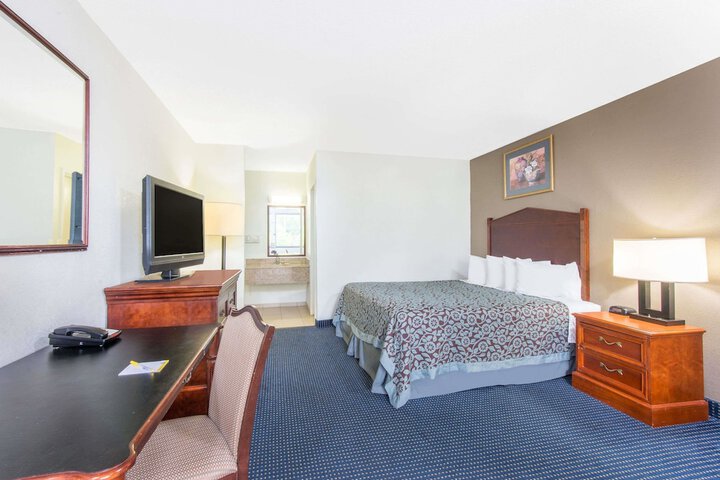 Room 8 of 14