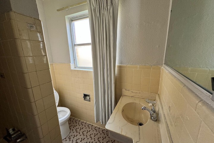 Room 14 of 40