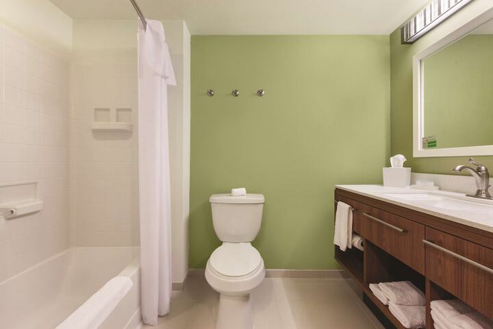 Room 9 of 26