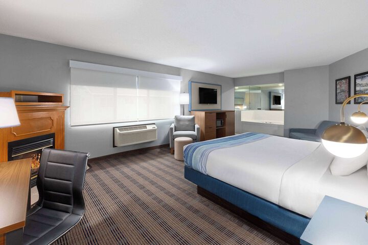 AmericInn by Wyndham North Branch