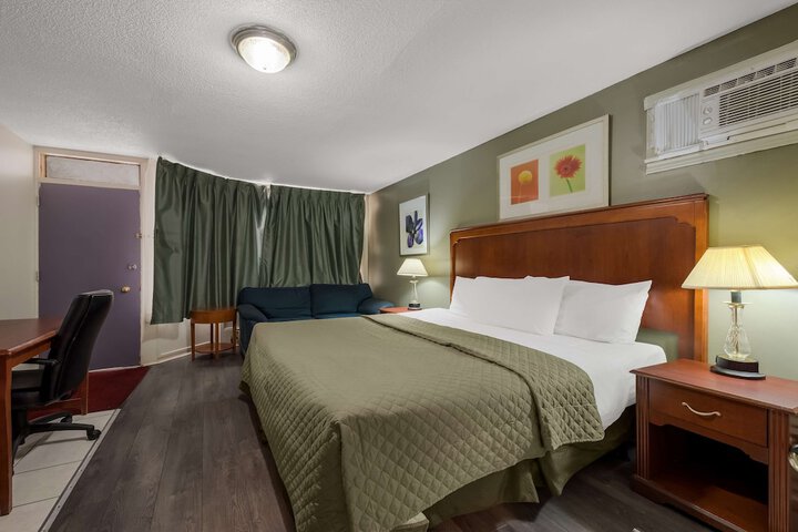 Room 14 of 38