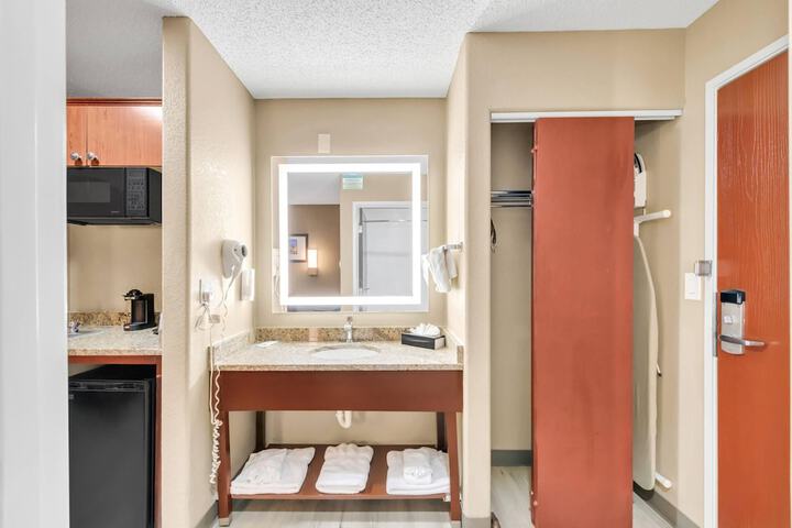 Comfort Suites Lakewood - Denver