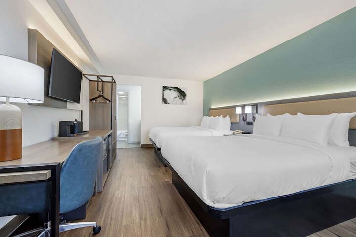 Room 9 of 28