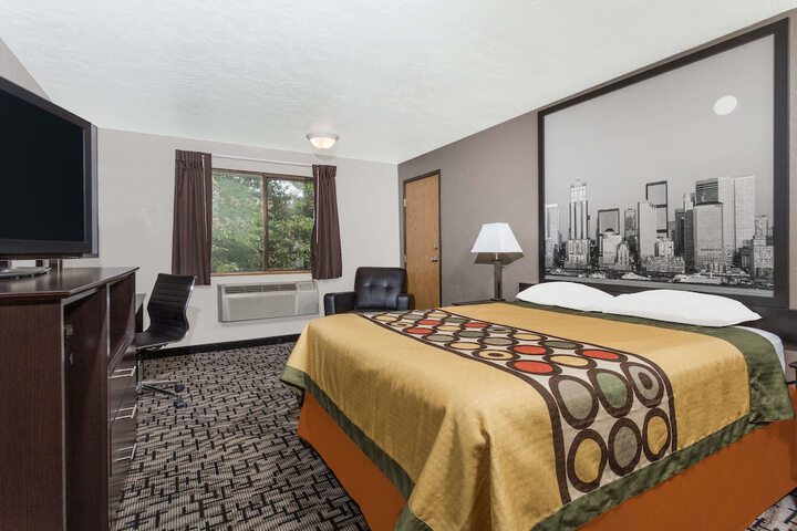 Room 14 of 16