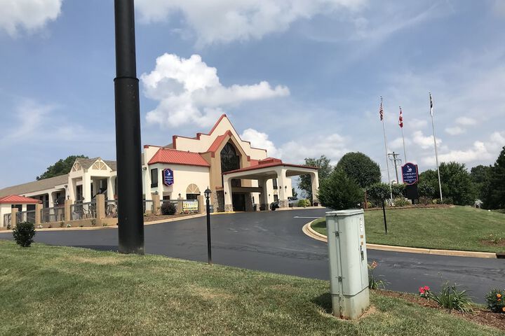 Carolina Inn & Suites of Lake Norman
