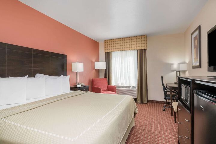 AmericInn by Wyndham Johnston Des Moines